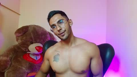 Snapshot of romanpearce_ chatting on February 2025 07:17:01 PM Roman online show from February 2025 07:17:01 PM