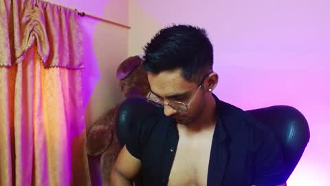 Snapshot of romanpearce_ chatting on February 2025 04:56:02 PM Roman online show from February 2025 04:56:02 PM