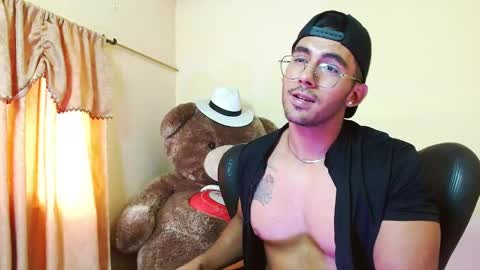 Snapshot of romanpearce_ chatting on February 2025 05:37:01 PM Roman online show from February 2025 05:37:01 PM