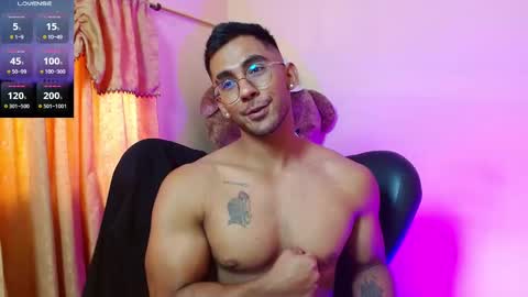Snapshot of romanpearce_ chatting on February 2025 08:15:02 PM Roman online show from February 2025 08:15:02 PM