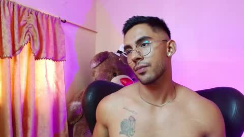 Snapshot of romanpearce_ chatting on February 2025 08:54:01 PM Roman online show from February 2025 08:54:01 PM