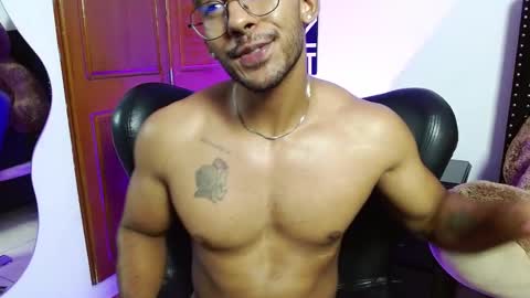 Snapshot of romanpearce_ chatting on February 2025 05:23:01 AM Roman online show from February 2025 05:23:01 AM