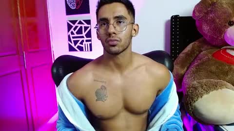 Snapshot of romanpearce_ chatting on February 2025 06:26:02 PM Roman online show from February 2025 06:26:02 PM