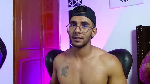 Snapshot of romanpearce_ chatting on February 2025 07:14:01 PM Roman online show from February 2025 07:14:01 PM