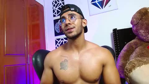 Snapshot of romanpearce_ chatting on March 2025 10:52:02 PM Roman online show from March 2025 10:52:02 PM