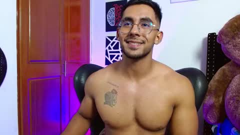 Snapshot of romanpearce_ chatting on March 2025 08:32:01 PM Roman online show from March 2025 08:32:01 PM