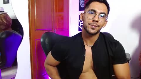 Snapshot of romanpearce_ chatting on March 2025 09:08:02 PM Roman online show from March 2025 09:08:02 PM