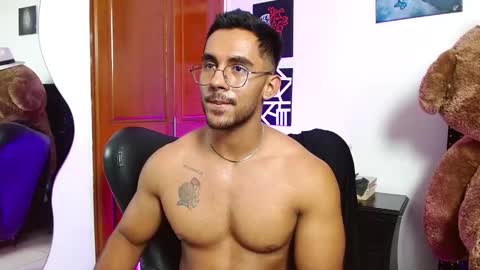 Snapshot of romanpearce_ chatting on March 2025 12:10:02 AM Roman online show from March 2025 12:10:02 AM