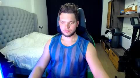 Snapshot of romantic_twunk chatting on October 2025 05:30:02 AM romantic_twunk online show from October 2025 05:30:02 AM