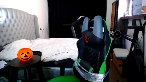 Snapshot of romantic_twunk chatting on October 2025 02:14:02 AM romantic_twunk online show from October 2025 02:14:02 AM