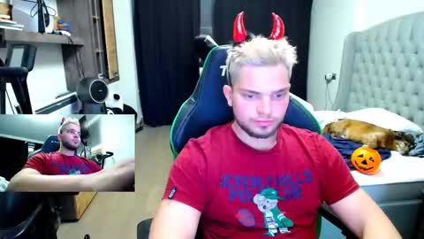 Snapshot of romantic_twunk chatting on November 2025 07:36:02 PM romantic_twunk online show from November 2025 07:36:02 PM