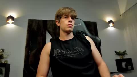 Snapshot of romeo_ricci1 chatting on June 2026 07:05:02 AM Romeo Ricci online show from June 2026 07:05:02 AM