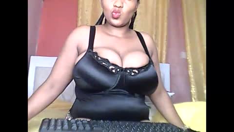 Snapshot of romina_26 chatting on April 2026 08:43:02 PM Romina 26 online show from April 2026 08:43:02 PM