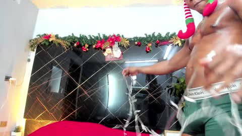 Snapshot of ronnie_777 chatting on December 2024 09:39:02 PM Ronnie 777 online show from December 2024 09:39:02 PM