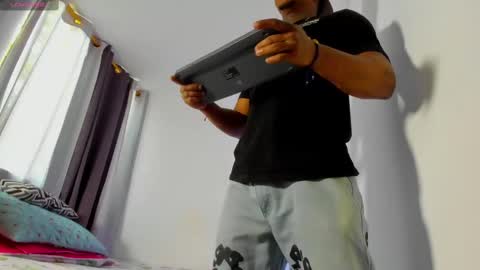 Snapshot of ronnie_777 chatting on September 2025 07:19:02 PM Ronnie 777 online show from September 2025 07:19:02 PM