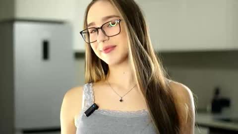 Veronica online show from November 2025 12:05:02 PM