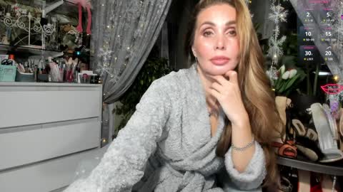 Aurora online show from January 2025 10:39:01 PM