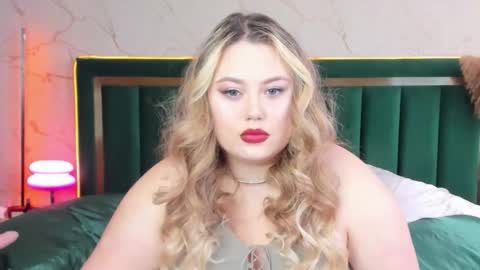 Chloe online show from November 2025 09:09:02 AM