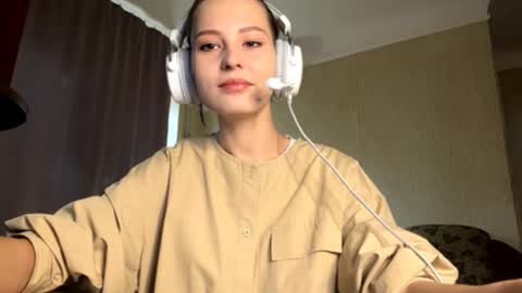 Mia online show from October 2025 08:22:01 AM