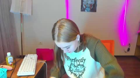 rosalina1690 online show from December 2024 08:20:02 PM