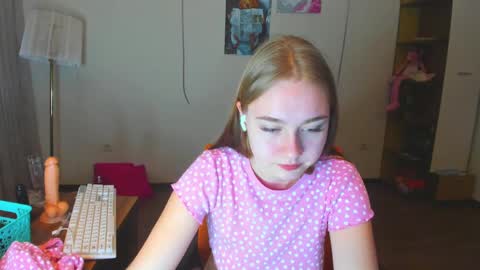 rosalina1690 online show from December 2024 01:47:02 AM