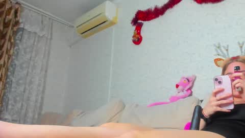 rosalina1690 online show from December 2024 09:25:02 PM