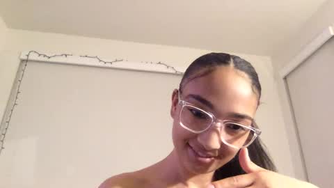 Snapshot of rosalinatoosexy chatting on February 2025 08:29:01 AM Rosalina online show from February 2025 08:29:01 AM