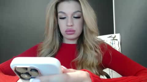 Snapshot of rosaline_ly chatting on September 2025 01:00:02 PM Rosalina online show from September 2025 01:00:02 PM