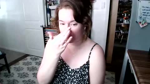 Snapshot of rose211994 chatting on December 2025 08:06:01 PM Rose online show from December 2025 08:06:01 PM