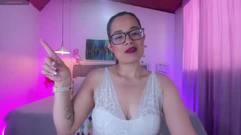 Snapshot of rose_thompson1 chatting on April 2026 01:42:02 PM Rose online show from April 2026 01:42:02 PM