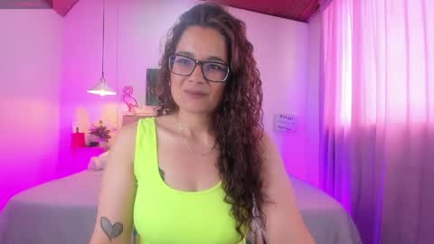 Snapshot of rose_thompson1 chatting on May 2026 06:23:02 PM Rose online show from May 2026 06:23:02 PM