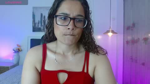 Snapshot of rose_thompson1 chatting on May 2026 01:30:01 PM Rose online show from May 2026 01:30:01 PM