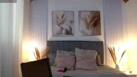 Snapshot of rose_thompson1 chatting on May 2026 01:50:01 PM Rose online show from May 2026 01:50:01 PM