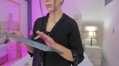 Rose online show from February 2025 08:03:01 PM