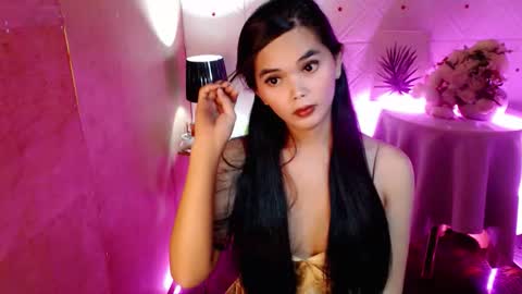 Snapshot of rosella_xx chatting on September 2025 02:24:01 AM TONETH online show from September 2025 02:24:01 AM
