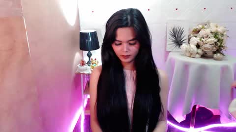 Snapshot of rosella_xx chatting on September 2025 01:55:02 AM TONETH online show from September 2025 01:55:02 AM