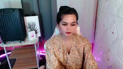 Snapshot of rosella_xx chatting on October 2025 08:51:01 AM TONETH online show from October 2025 08:51:01 AM