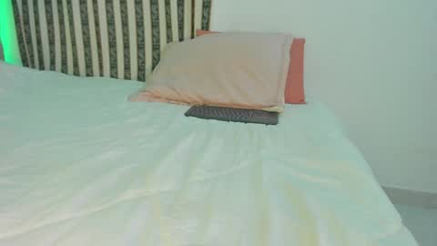 roselyn online show from May 2026 01:45:01 AM