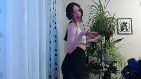 Lina online show from April 2026 03:15:01 PM