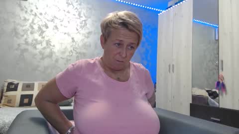 Lovepinklilly online show from December 2024 03:42:01 PM