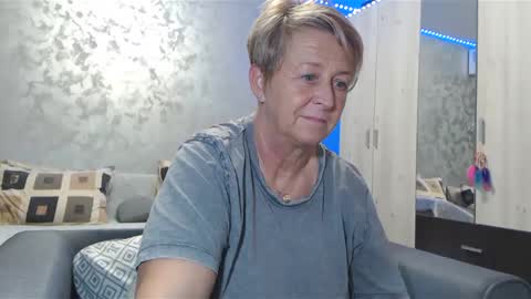Lovepinklilly online show from December 2024 06:03:02 PM