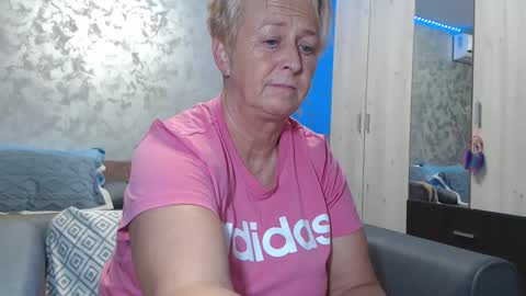Lovepinklilly online show from December 2024 06:05:01 PM