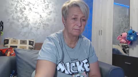 Lovepinklilly online show from November 2025 06:03:02 PM