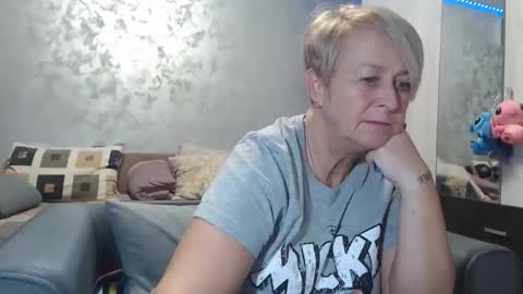 Lovepinklilly online show from February 2026 06:37:02 PM