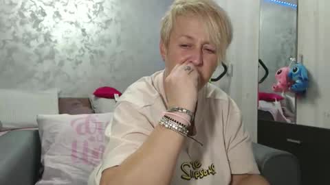 Lovepinklilly online show from April 2026 05:01:02 PM