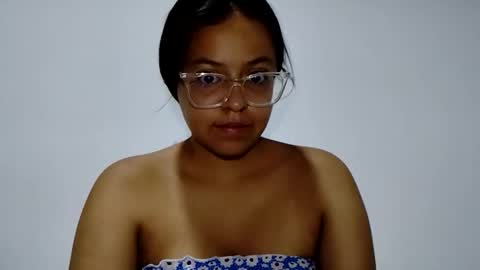 Snapshot of roseviole chatting on November 2025 12:04:01 PM Roseviole online show from November 2025 12:04:01 PM