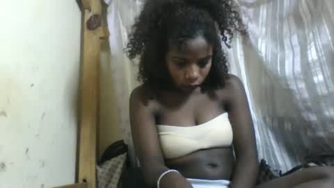 Snapshot of roseyaa chatting on September 2025 06:35:01 AM Roseyaa online show from September 2025 06:35:01 AM