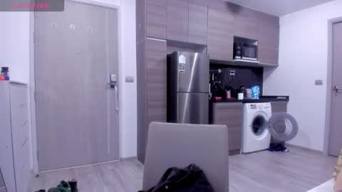 Roshelle online show from November 2025 02:05:01 PM