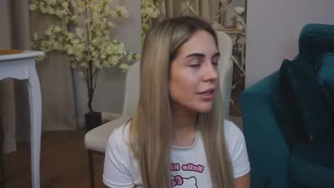 Snapshot of roshen_amira chatting on June 2026 12:49:01 AM Amii online show from June 2026 12:49:01 AM