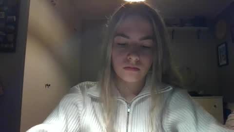 Snapshot of rosie_june chatting on December 2024 07:43:01 AM Rosie online show from December 2024 07:43:01 AM